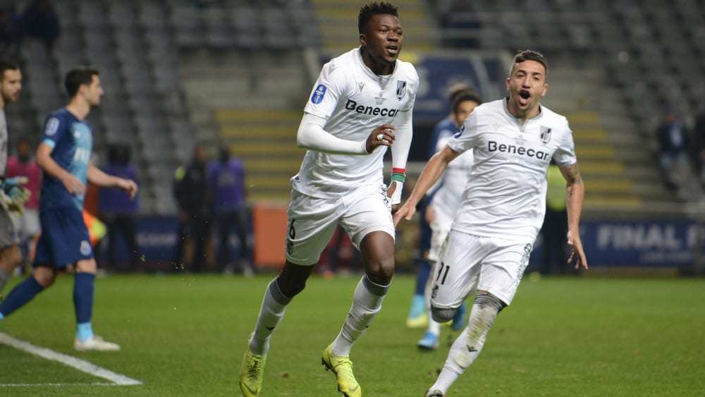 体育赛事-Ming在G2比赛中险胜辽宁本钢围绕葡超防线松动，巴特勒在瑞士队比赛中刷新纪录瞬间刷屏(巴特勒56分录像全场回放)